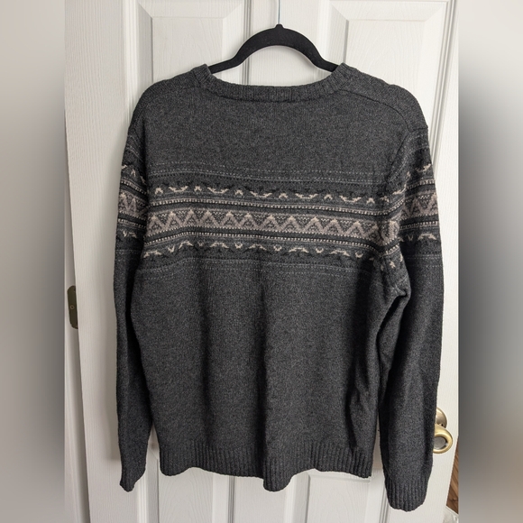 Gray Patterned Men's Sherpa Sweater - Picture 4 of 5